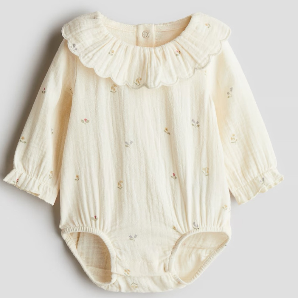 100% Cotton H&M ADORABLES NB Cream Baby Romper with Floral Accents